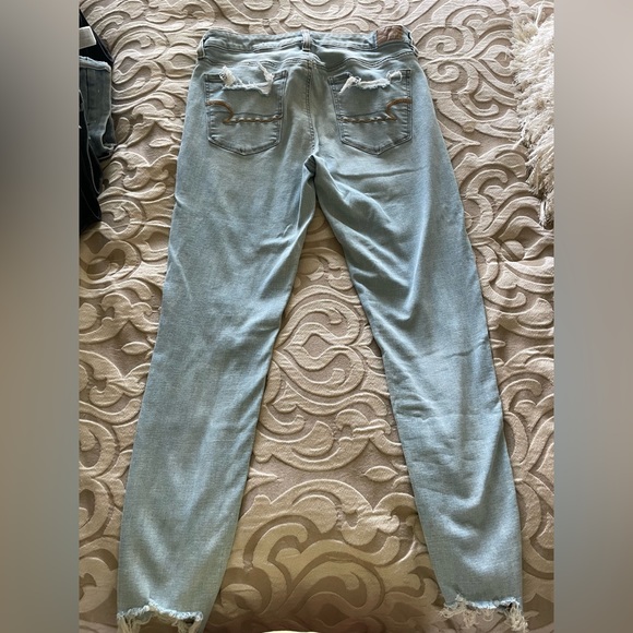 Size 12 Light Washed American Eagle Jeans with rip on the knee - Picture 3 of 5